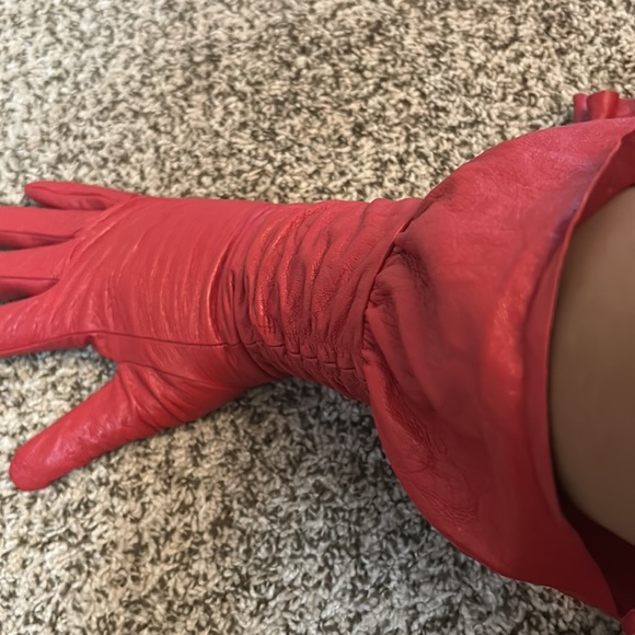 Gloves - Picture 3 of 4